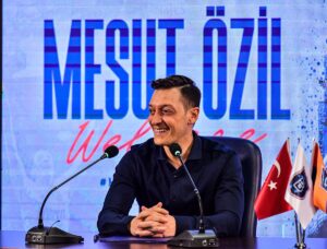 Mesut Özil, Başakşehir